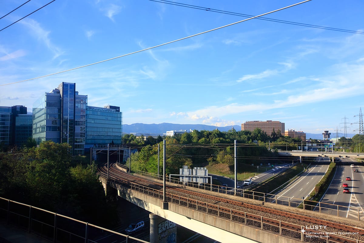 TGV 차창 밖 제네바 도심 철도 풍경