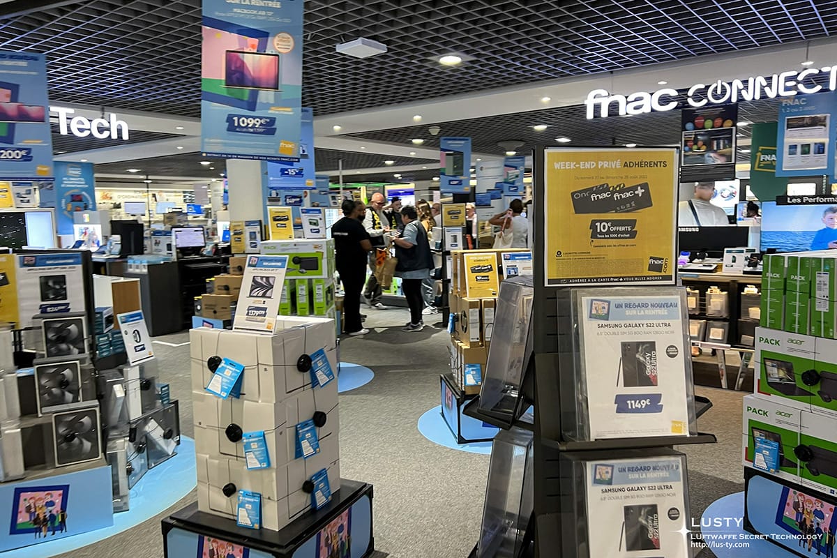 fnac 매장 내부 전자제품 코너