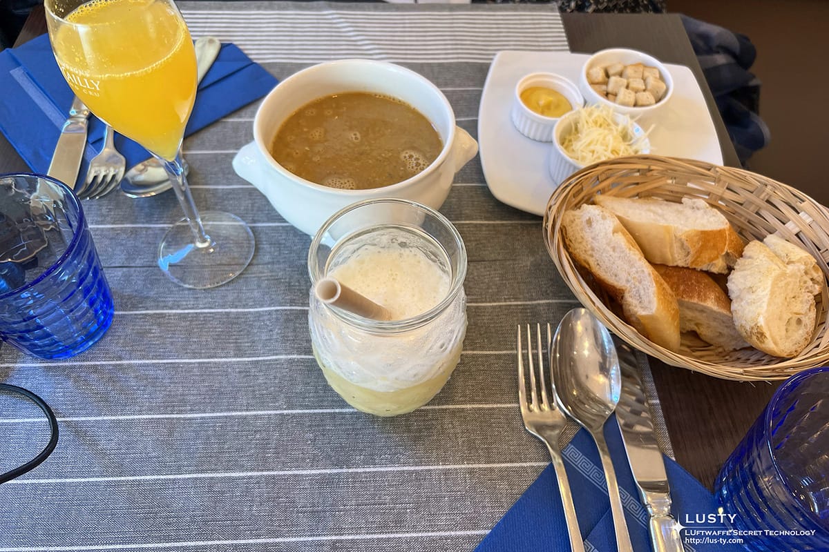 생선 수프와 빵 미모사 칵테일 세트