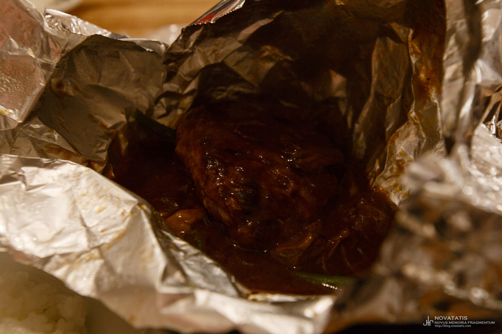 은박 안의 데미글라스 함박스테이크