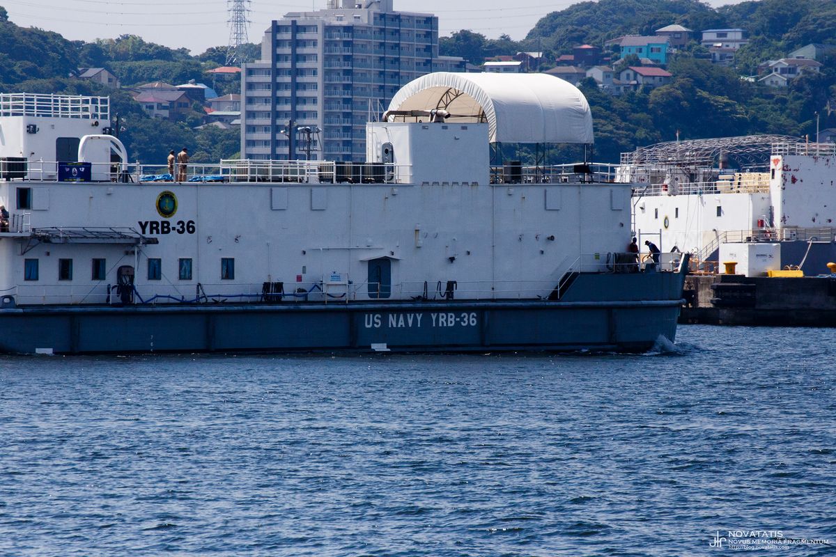 US NAVY YRB-36 보급선 선측 모습