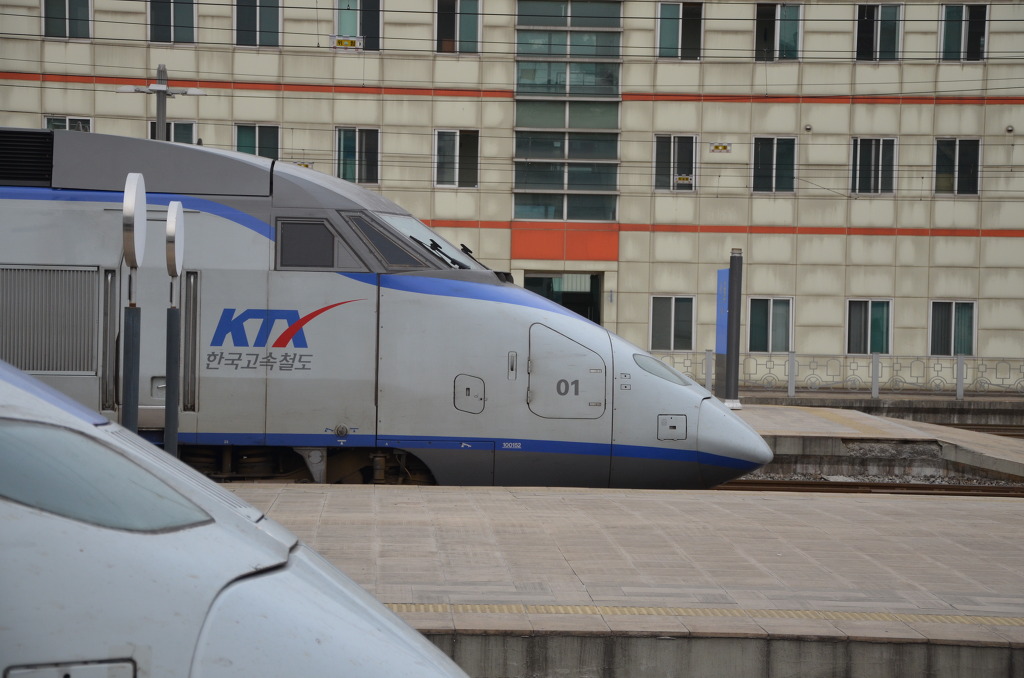 KTX 01호기와 30호기 측면 모습