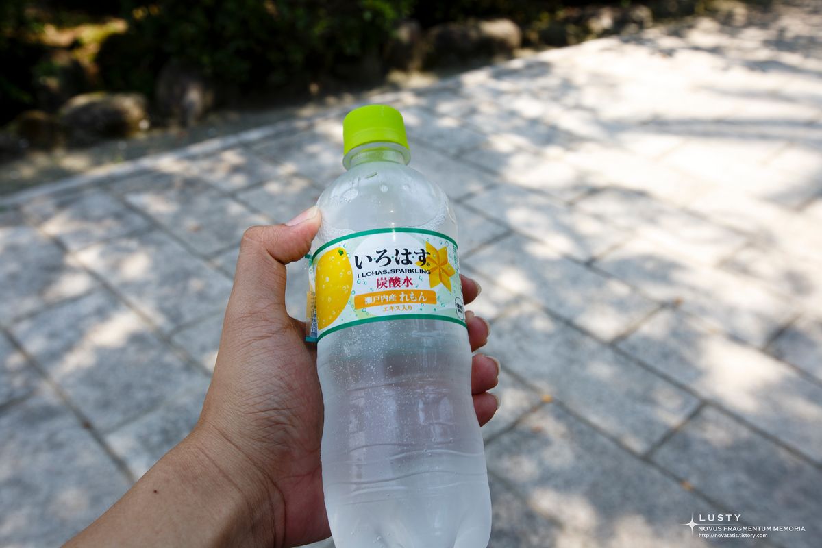 아이로하스 스파클링 레몬 탄산수 병