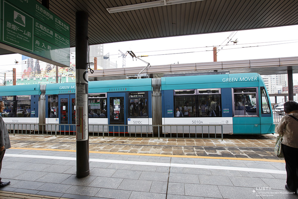 GREEN MOVER 녹색 트램 정차
