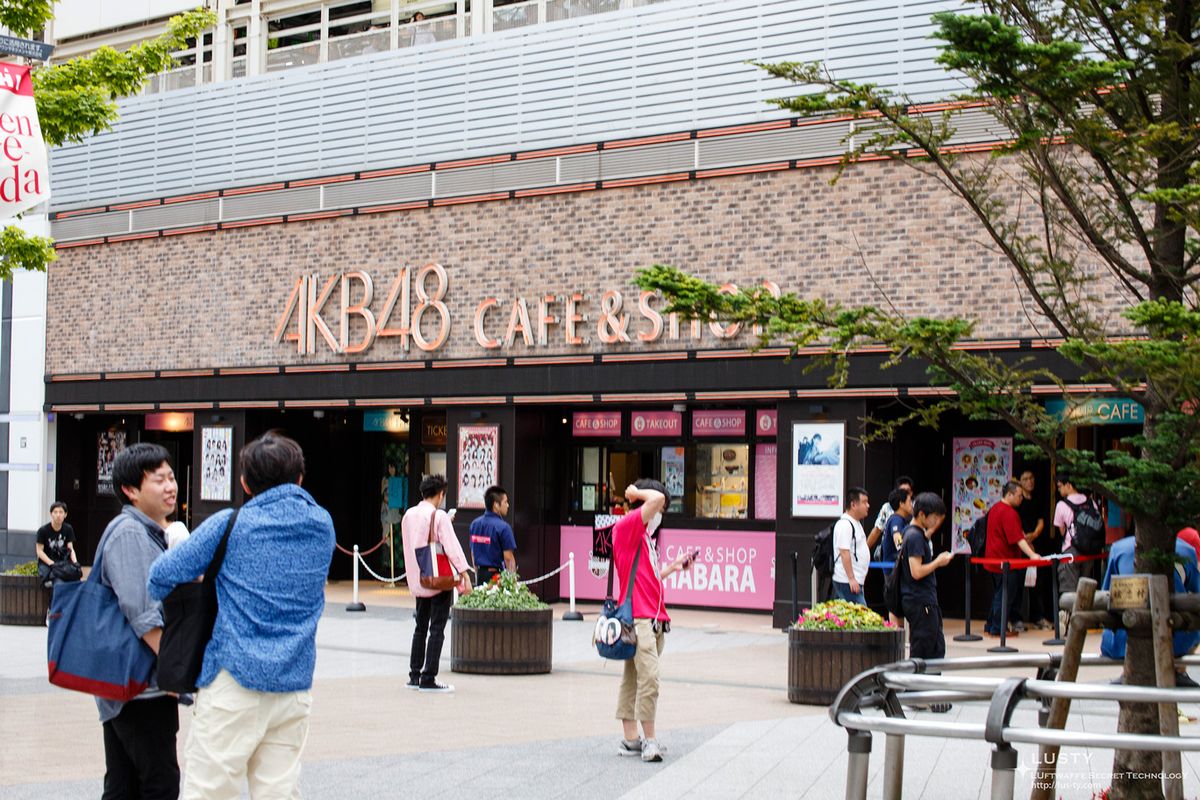AKB48 카페&샵 앞 거리 풍경