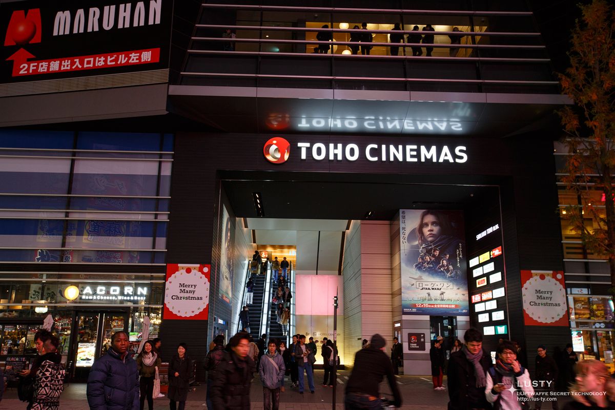 TOHO CINEMAS 극장 외관과 입구