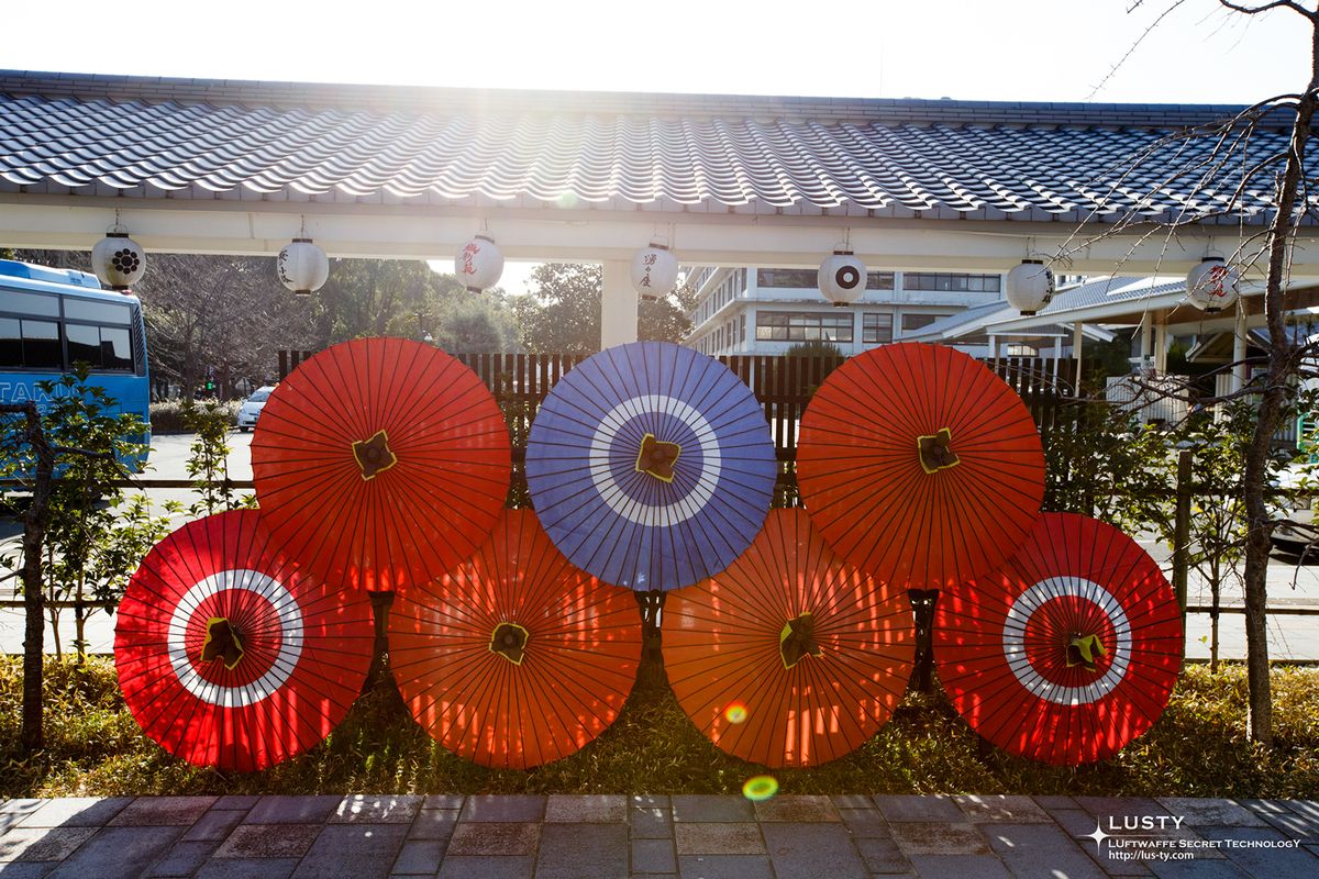 다채로운 일본식 종이우산 전시