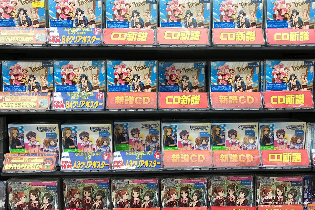 애니메이션 CD 진열대