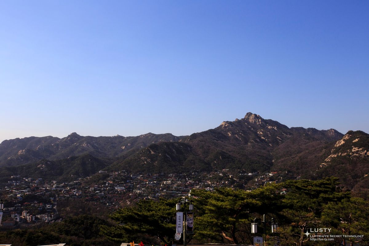 도봉산 능선과 마을, 푸른 하늘
