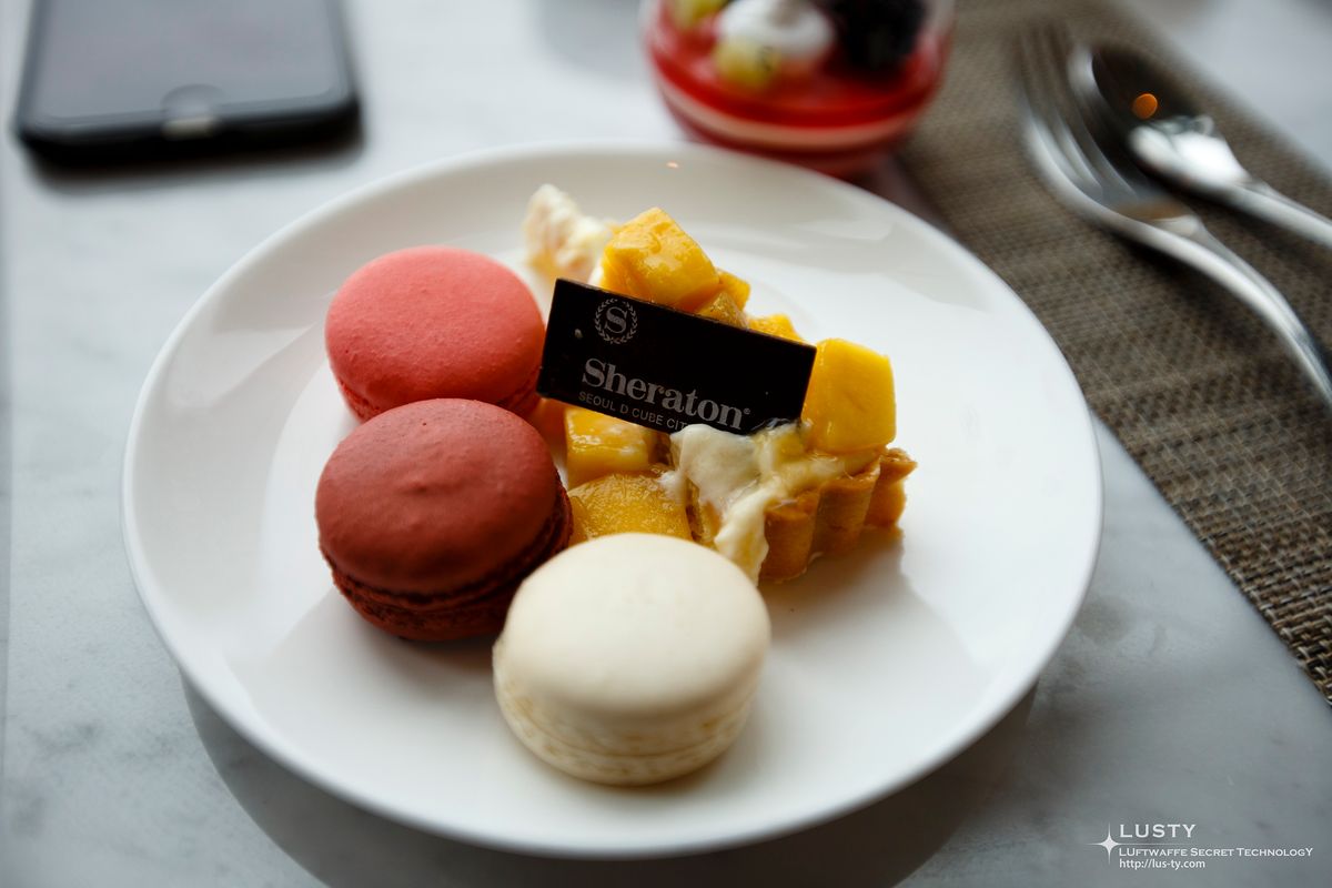Sheraton 라벨 망고 타르트·마카롱