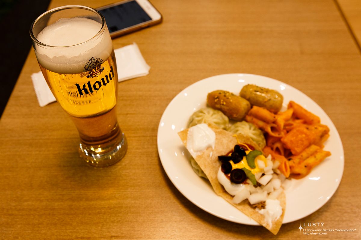Kloud 맥주잔과 안주 접시