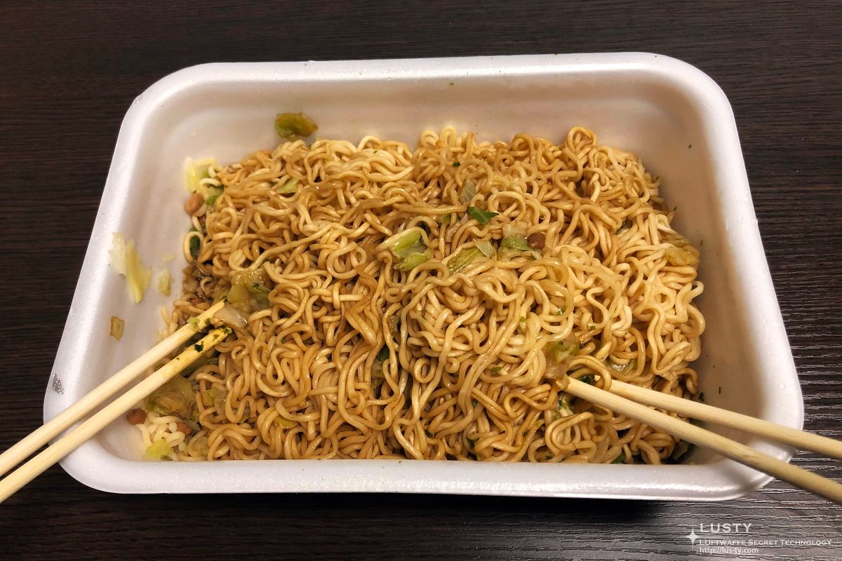 컵 야키소바와 젓가락