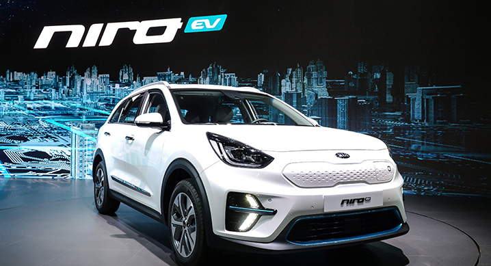 기아 니로 EV 전면 정면 화이트