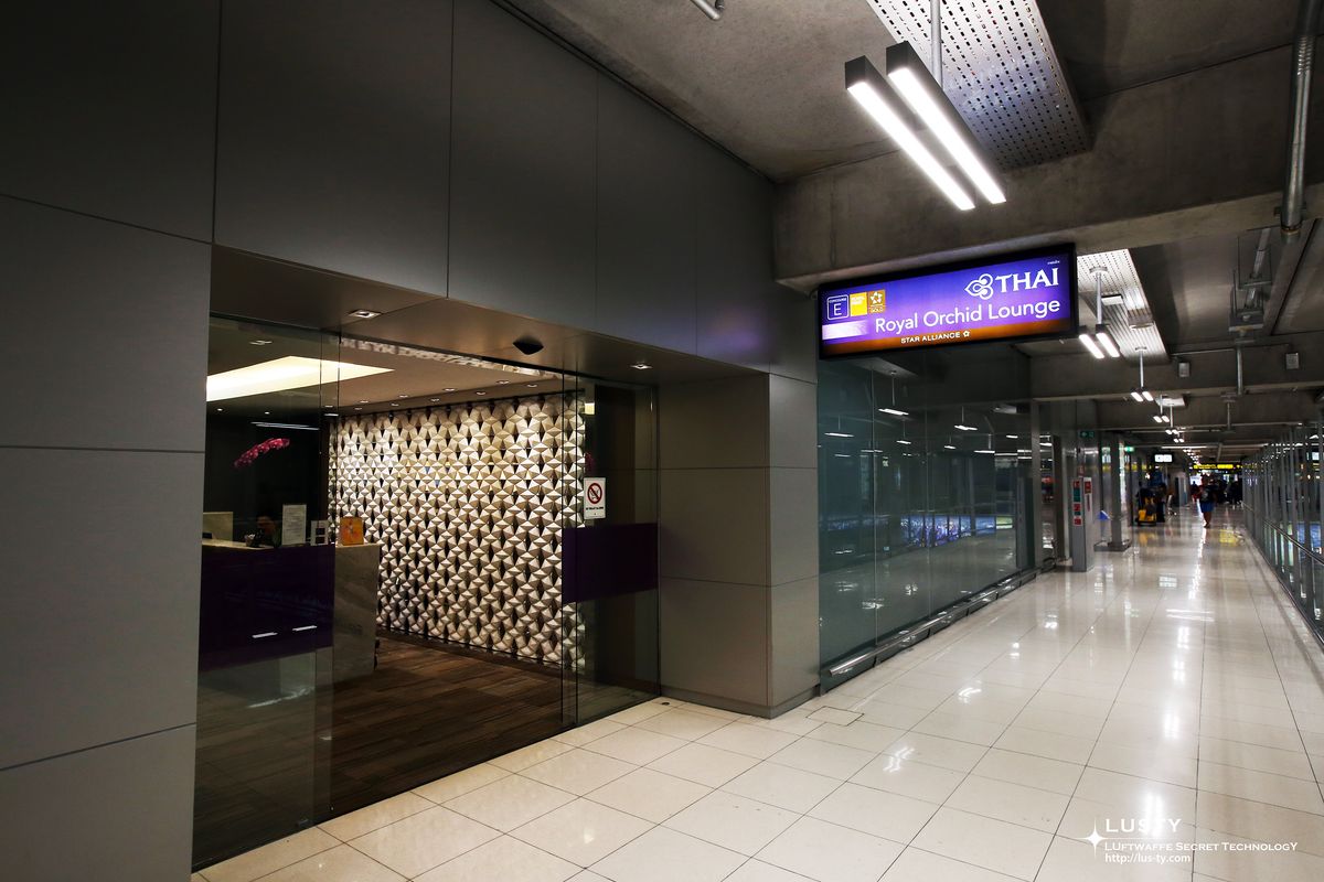 THAI Royal Orchid 라운지 출입구 복도