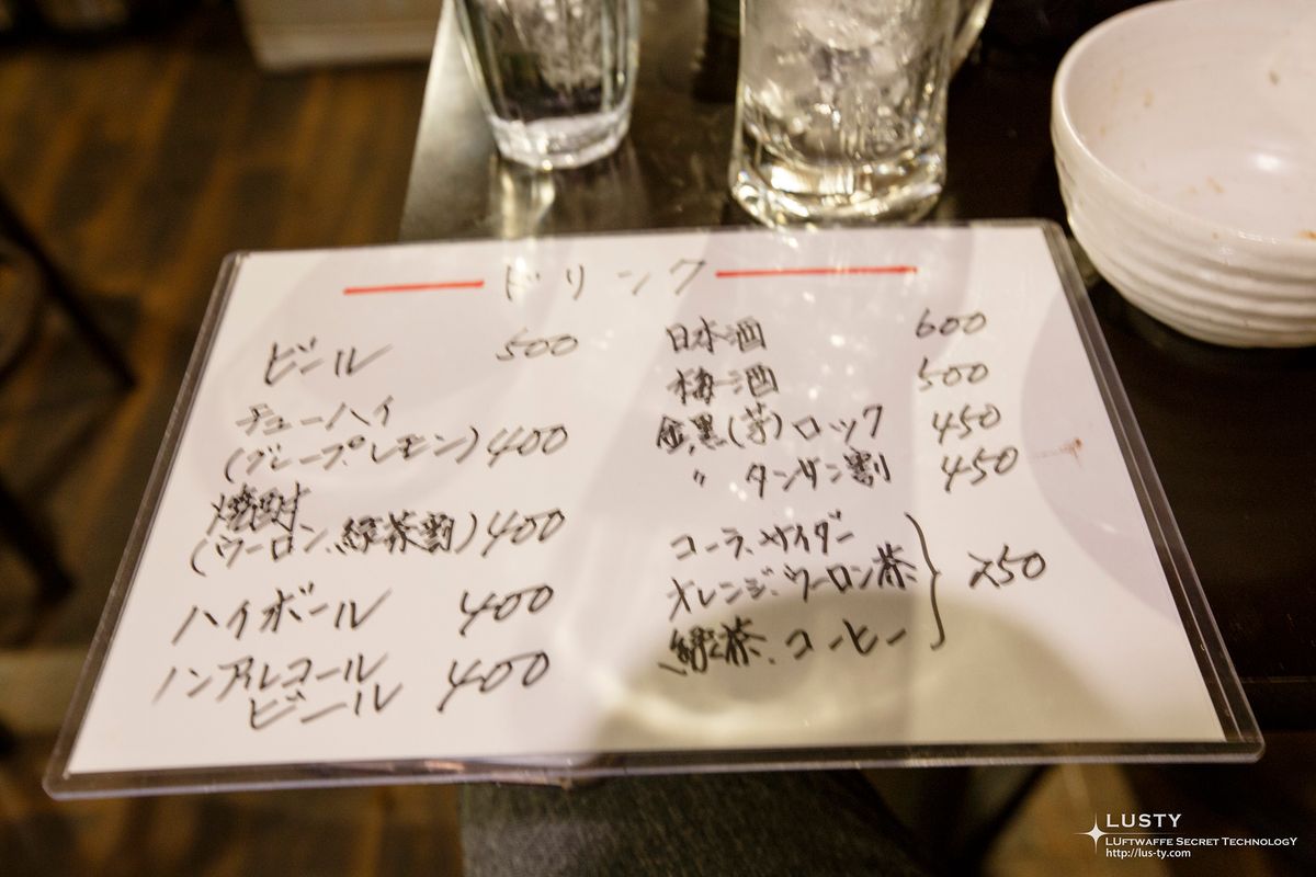 테이블 위 손글씨 드링크 메뉴판