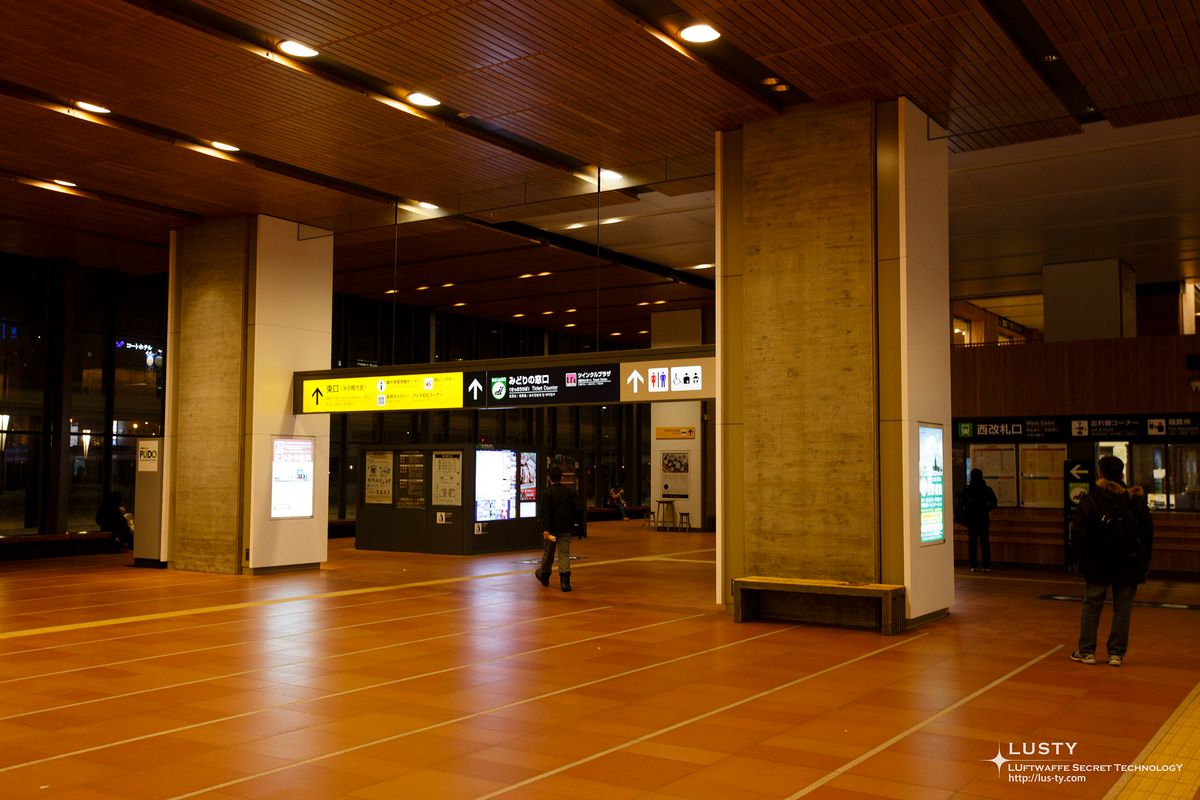 아사히카와역 대합실과 안내표지