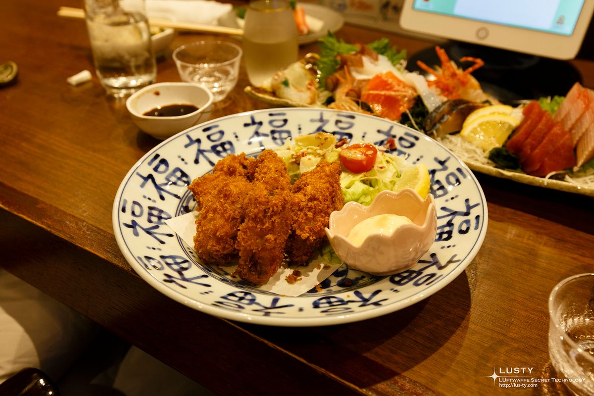 카키후라이와 샐러드 접시