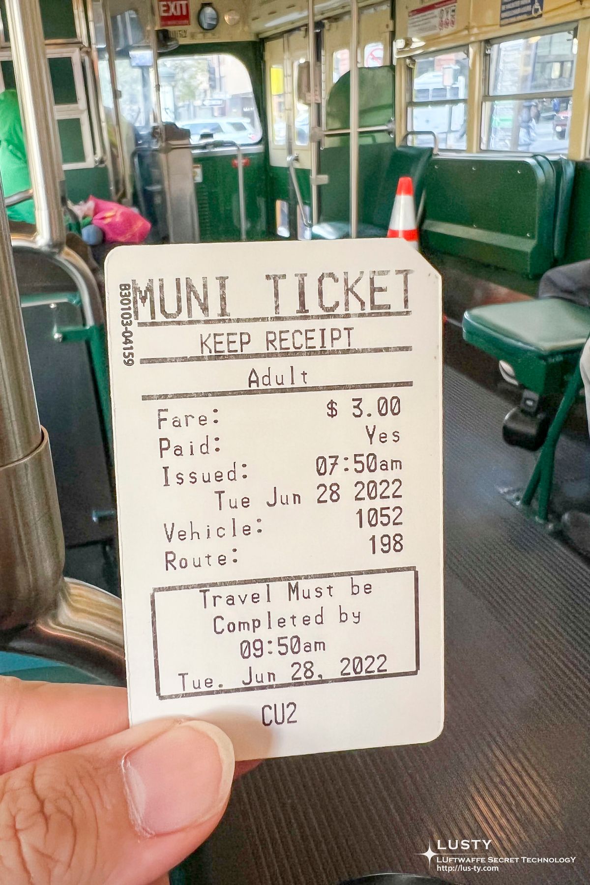 MUNI 요금과 시간 적힌 종이 승차권