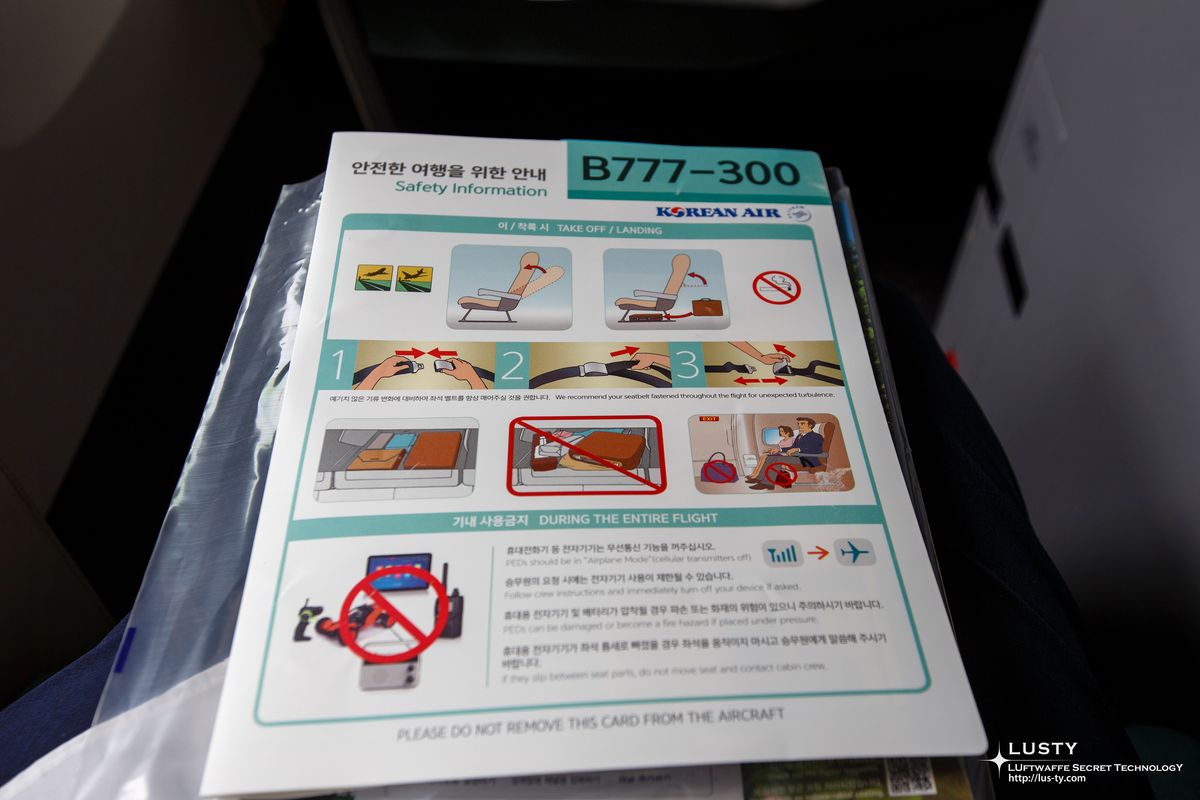 Korean Air B777-300 안전정보 카드