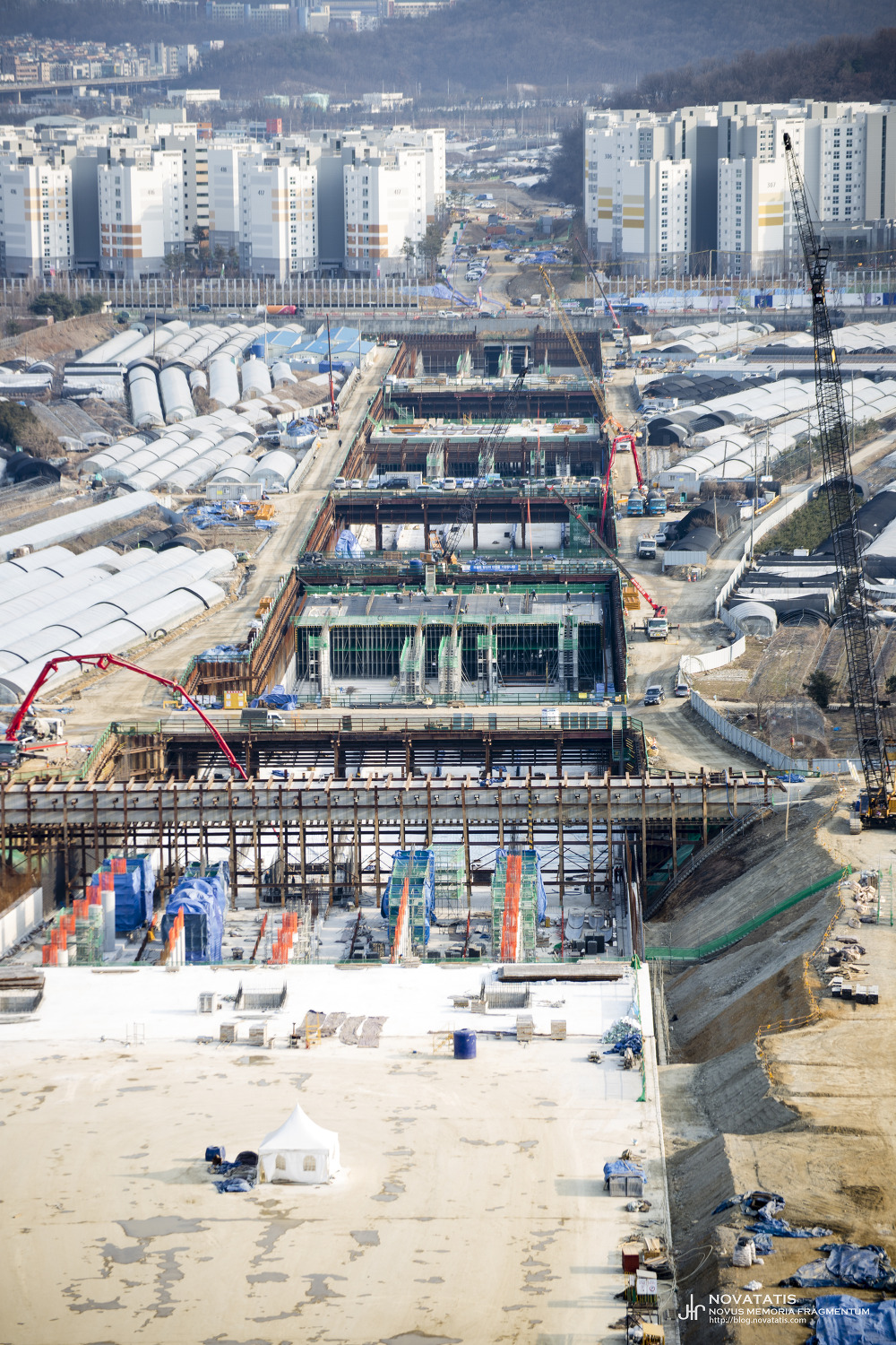 Zoom on several concrete excav